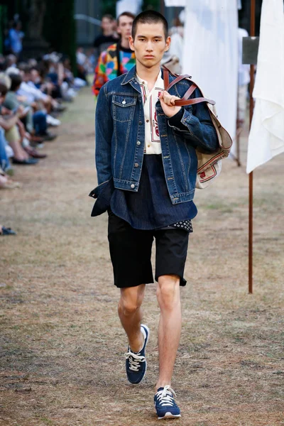 Look 23